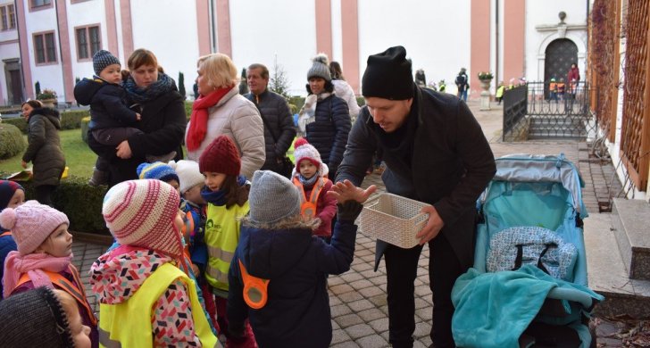 zdobení stromečků v atriu 2019 (27).jpg